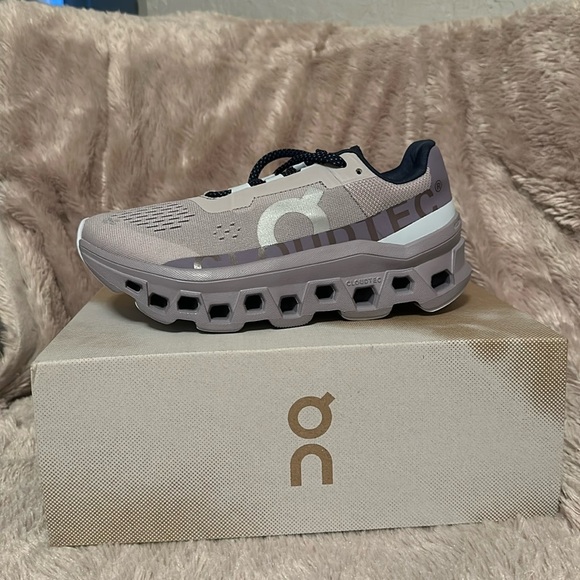 On Running Shoes - On Running Cloudmonsters Pearl/Arctic